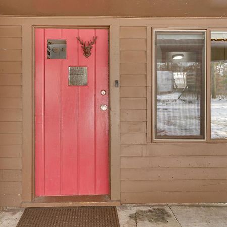 Pet-Friendly Irons Cottage About 4 Mi To Sand Lake! Екстер'єр фото