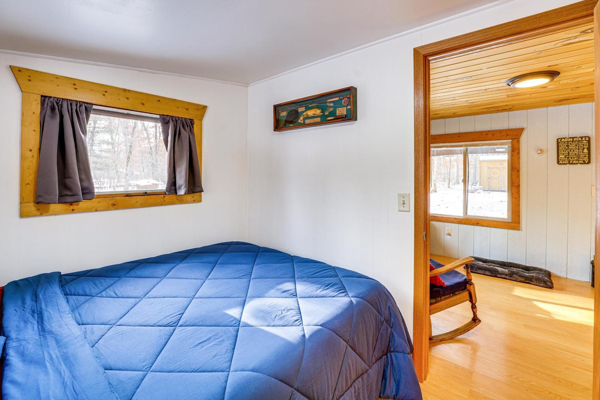 Pet-Friendly Irons Cottage About 4 Mi To Sand Lake! Екстер'єр фото