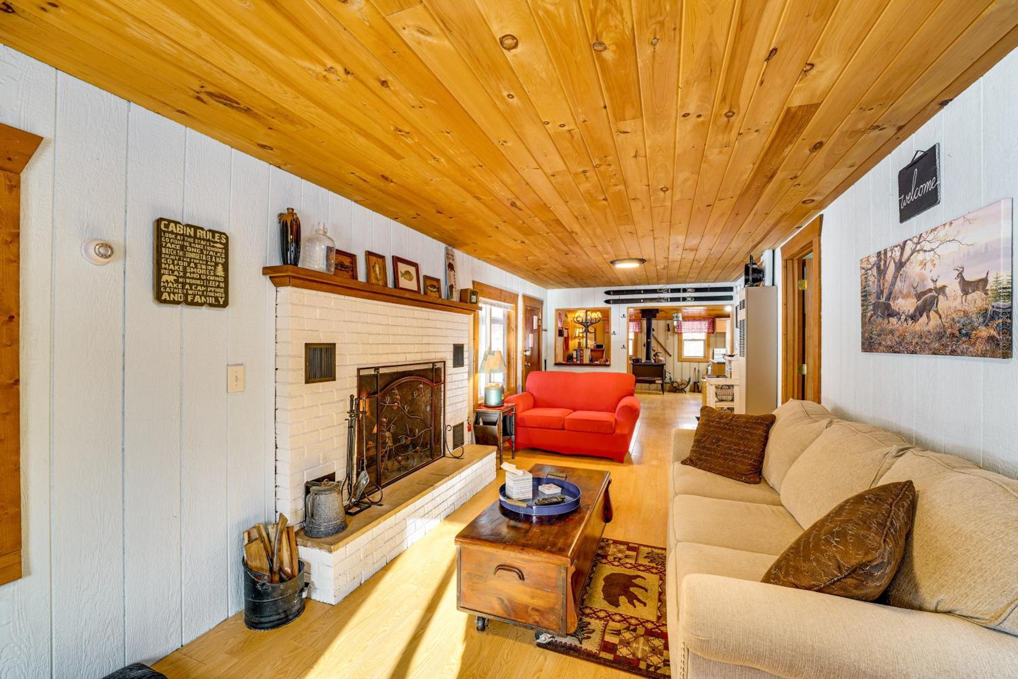 Pet-Friendly Irons Cottage About 4 Mi To Sand Lake! Екстер'єр фото