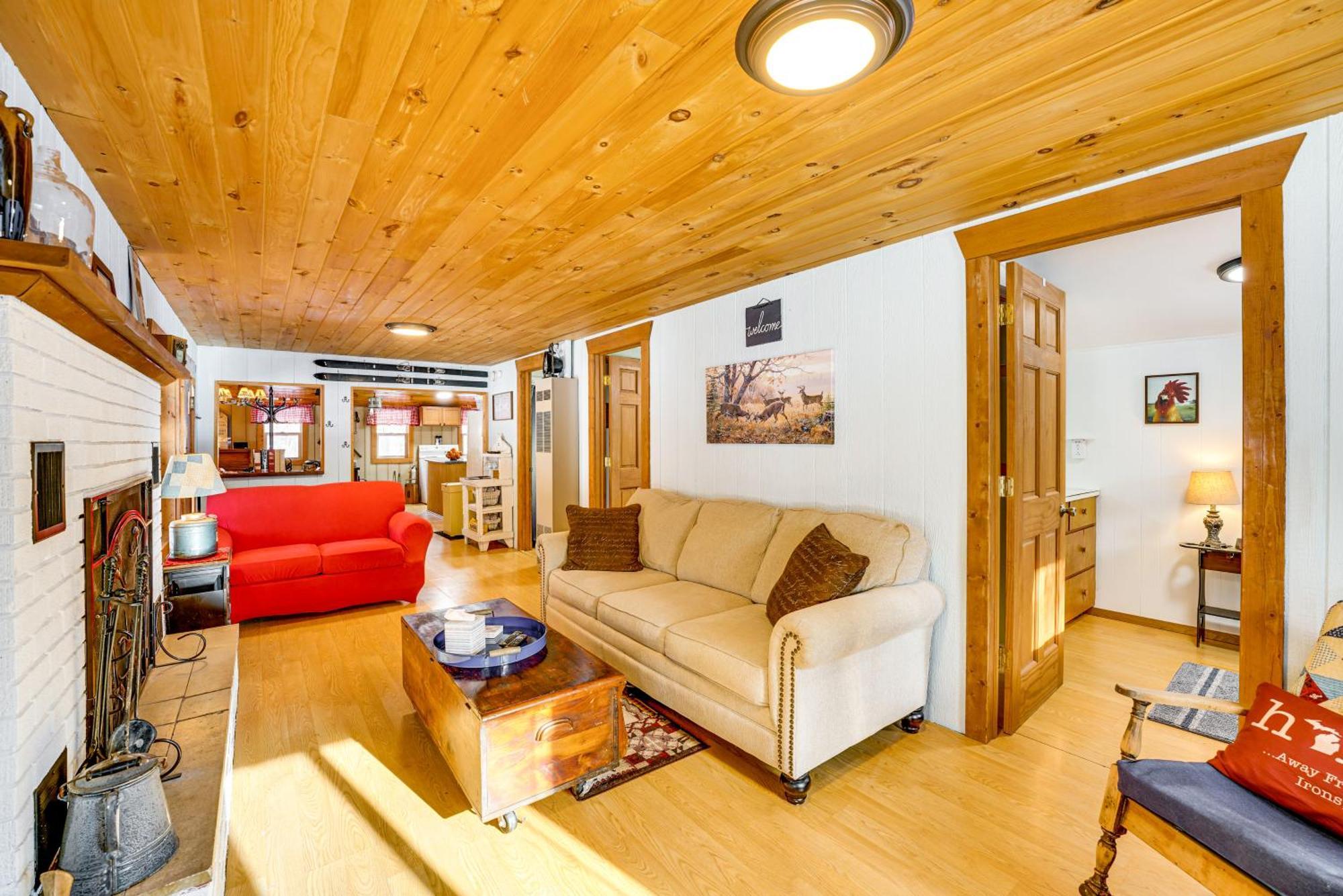 Pet-Friendly Irons Cottage About 4 Mi To Sand Lake! Екстер'єр фото