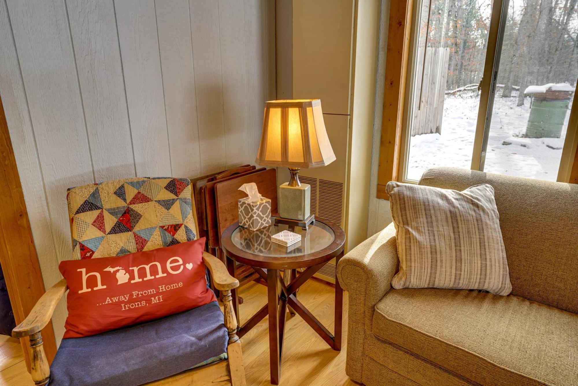 Pet-Friendly Irons Cottage About 4 Mi To Sand Lake! Екстер'єр фото