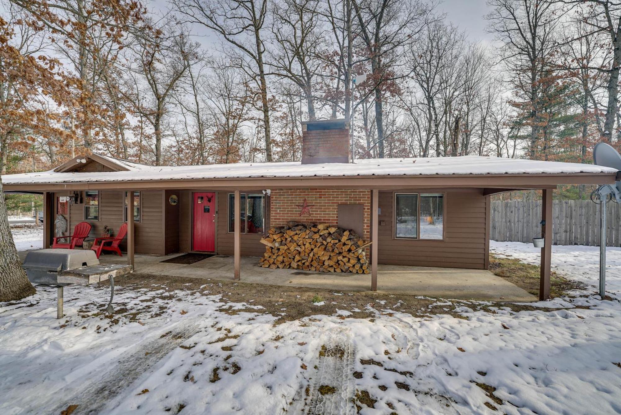 Pet-Friendly Irons Cottage About 4 Mi To Sand Lake! Екстер'єр фото